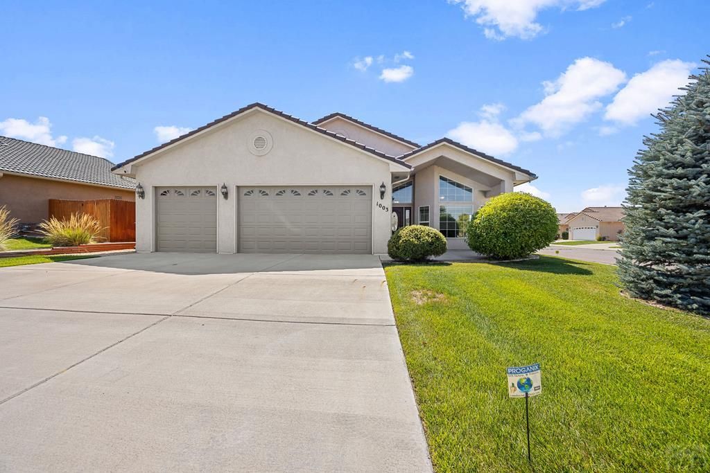 1003 Olivecrest Dr, Pueblo, CO 81005