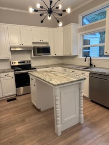 1179 Pinecrest Dr, Camden, AR 71701