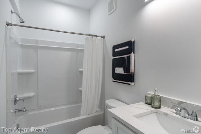 31601 Gabby Court, Chesterfield Township, MI 48047