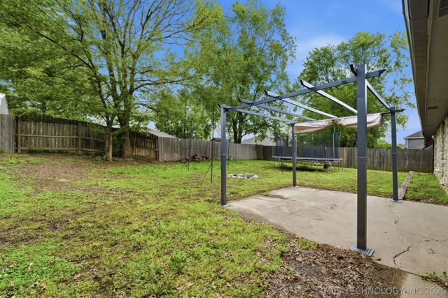 1906 Rolling Hills Drive, Bartlesville, OK 74006
