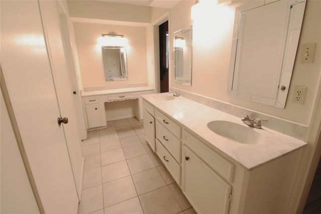 2007 River Falls Drive, Houston, TX 77339