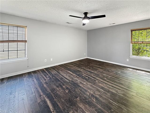 1021 Fentress RD, Chesapeake, VA 23322