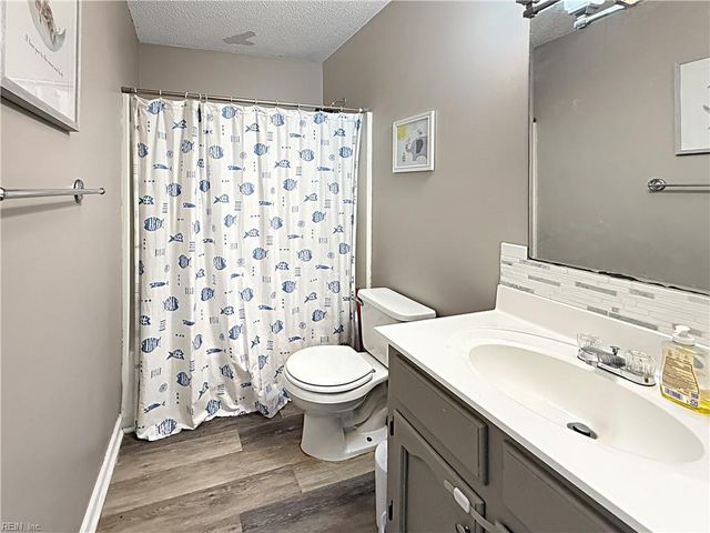 1021 Fentress RD, Chesapeake, VA 23322