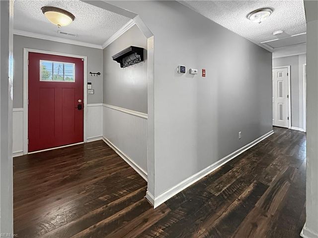 1021 Fentress RD, Chesapeake, VA 23322