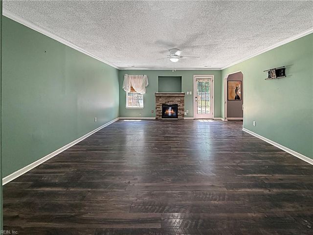 1021 Fentress RD, Chesapeake, VA 23322