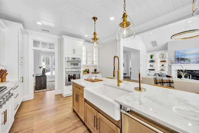 22 Country Club Lane, Mashpee, MA 02649