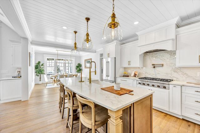 22 Country Club Lane, Mashpee, MA 02649