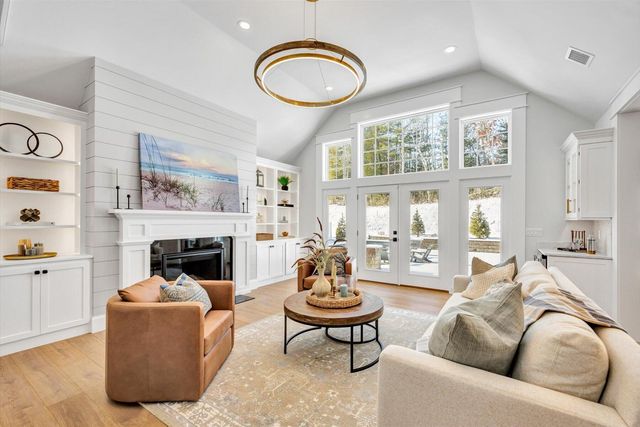 22 Country Club Lane, Mashpee, MA 02649