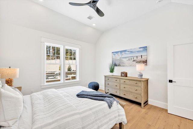 22 Country Club Lane, Mashpee, MA 02649