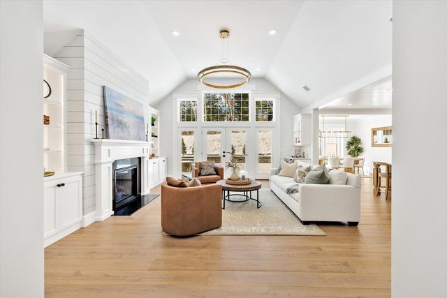 22 Country Club Lane, Mashpee, MA 02649