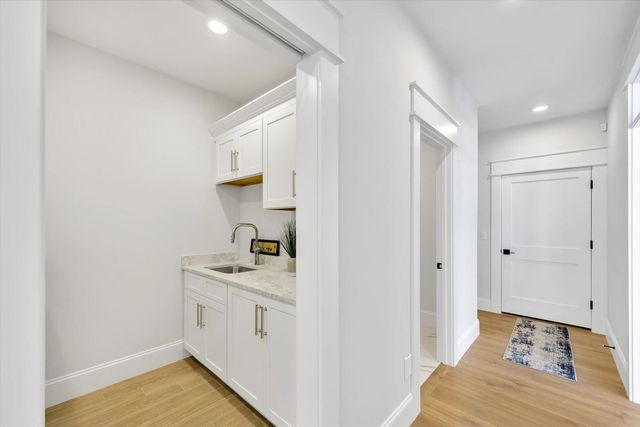 22 Country Club Lane, Mashpee, MA 02649