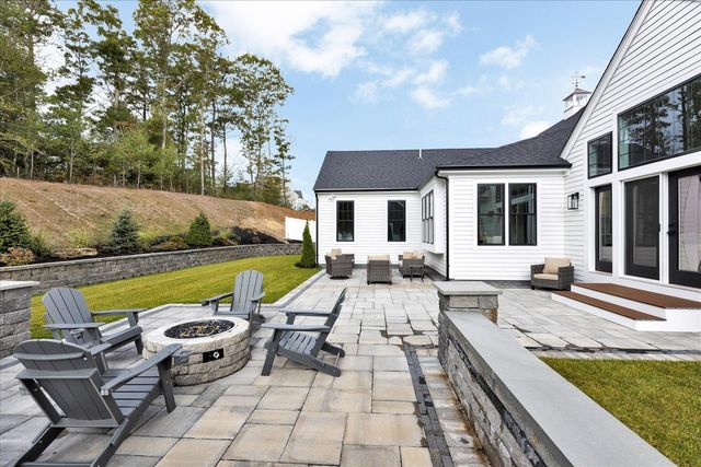 22 Country Club Lane, Mashpee, MA 02649