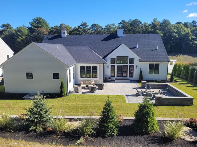 22 Country Club Lane, Mashpee, MA 02649