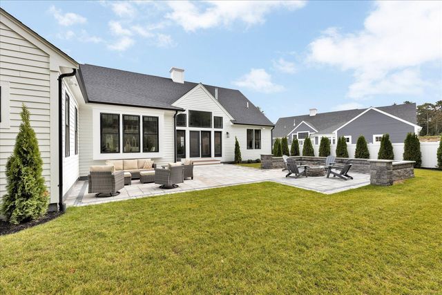 22 Country Club Lane, Mashpee, MA 02649