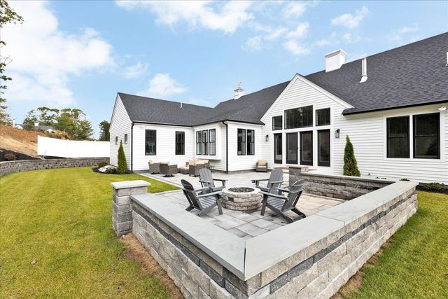 22 Country Club Lane, Mashpee, MA 02649