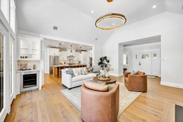 22 Country Club Lane, Mashpee, MA 02649