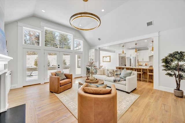 22 Country Club Lane, Mashpee, MA 02649