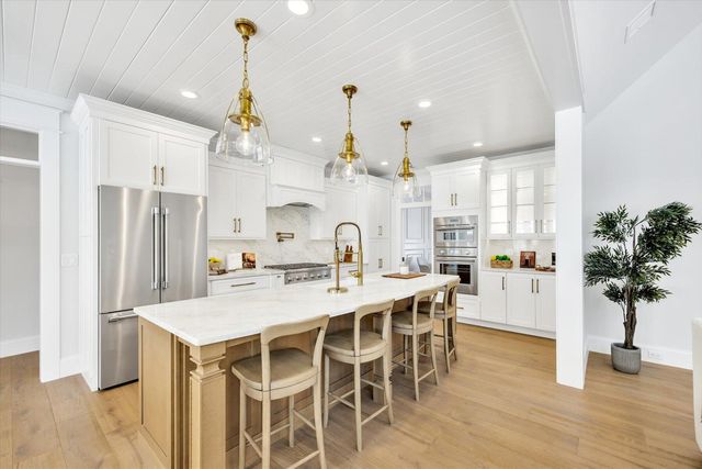 22 Country Club Lane, Mashpee, MA 02649