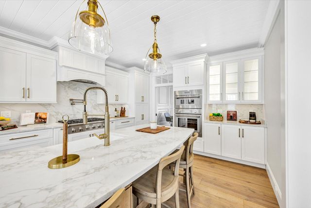 22 Country Club Lane, Mashpee, MA 02649