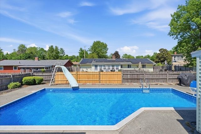 3 Devine Rd, Randolph, MA 02368