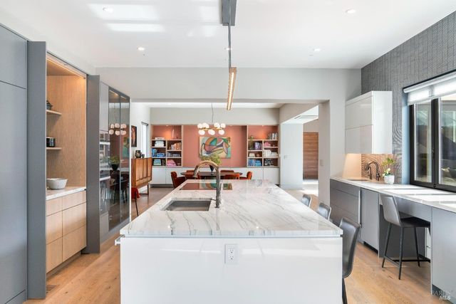 991 Grove St, Healdsburg, CA 95448