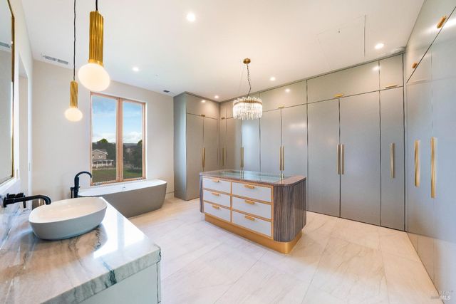 991 Grove St, Healdsburg, CA 95448