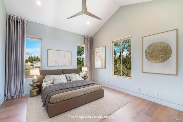 991 Grove St, Healdsburg, CA 95448