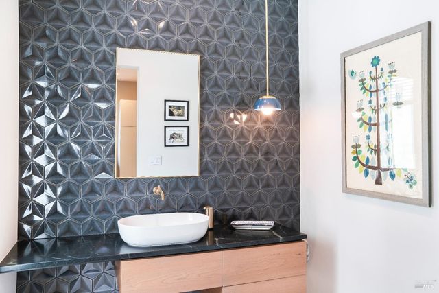 991 Grove St, Healdsburg, CA 95448