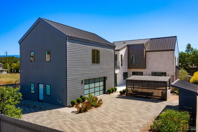 991 Grove St, Healdsburg, CA 95448