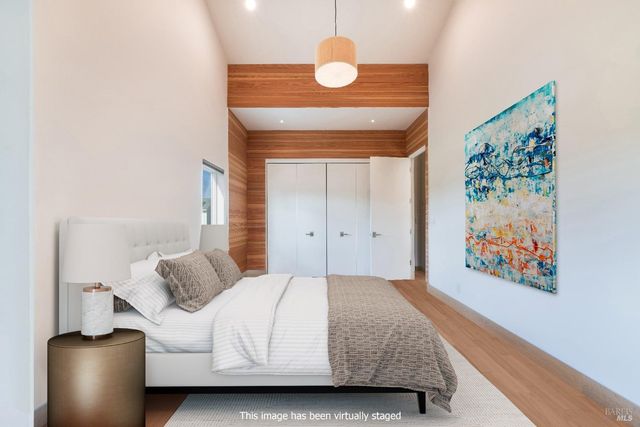 991 Grove St, Healdsburg, CA 95448