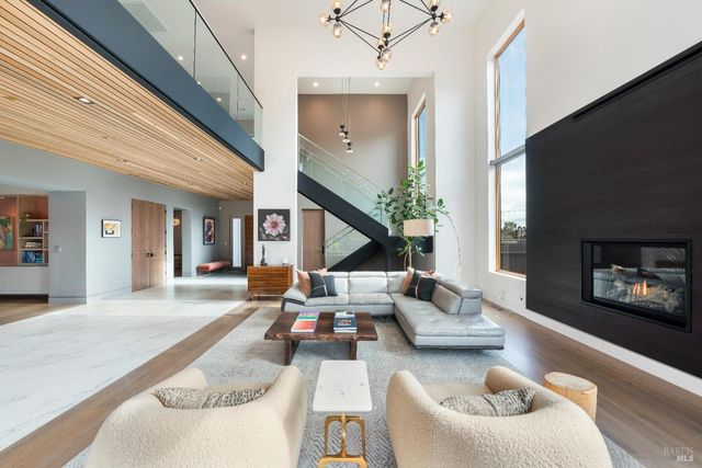 991 Grove St, Healdsburg, CA 95448