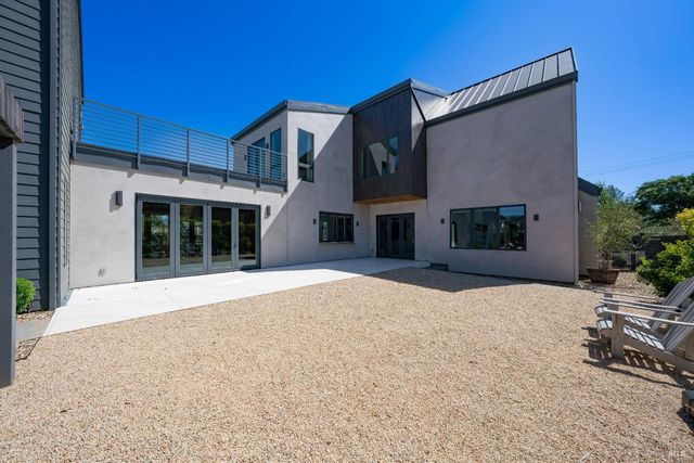 991 Grove St, Healdsburg, CA 95448