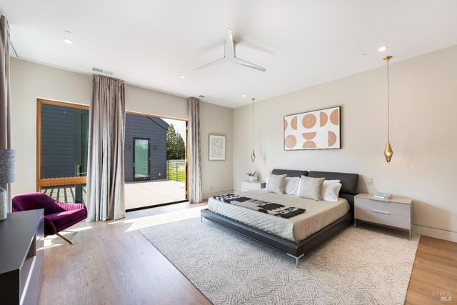 991 Grove St, Healdsburg, CA 95448