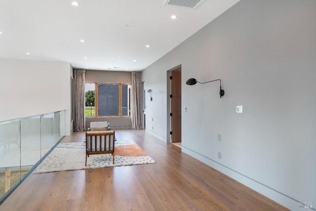 991 Grove St, Healdsburg, CA 95448