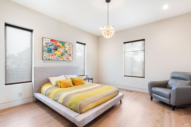 991 Grove St, Healdsburg, CA 95448