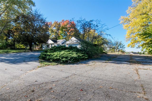 5715 Kalamazoo Avenue, Grand Rapids, MI 49508