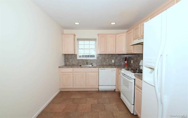 74 Firwood Road A, Port Washington, NY 11050