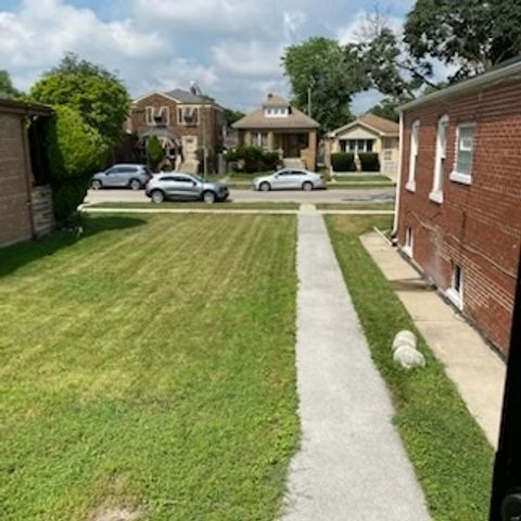 8739 S Euclid Avenue, Chicago, IL 60617