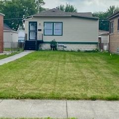 8739 S Euclid Avenue, Chicago, IL 60617