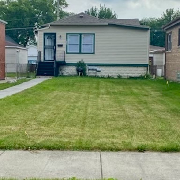 8739 S Euclid Avenue, Chicago, IL 60617