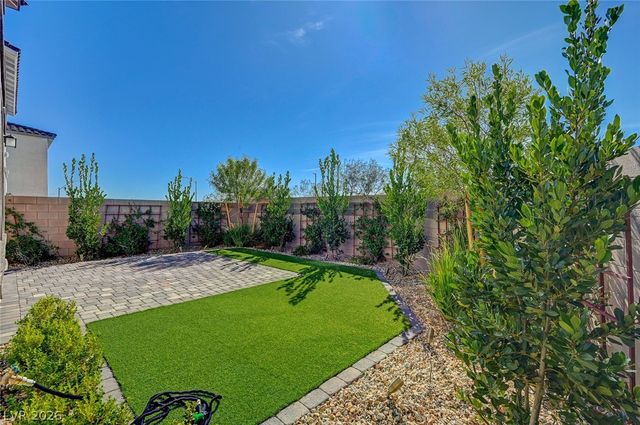 10029 Luna River Avenue, Las Vegas, NV 89148