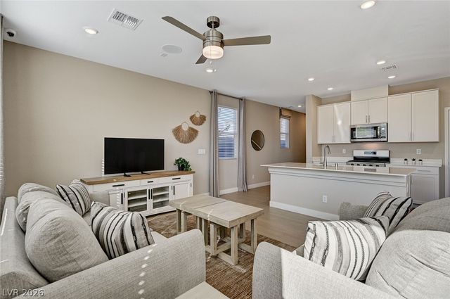 10029 Luna River Avenue, Las Vegas, NV 89148