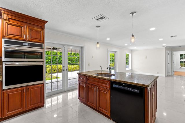 4610 Pinetree Drive, Delray Beach, FL 33445