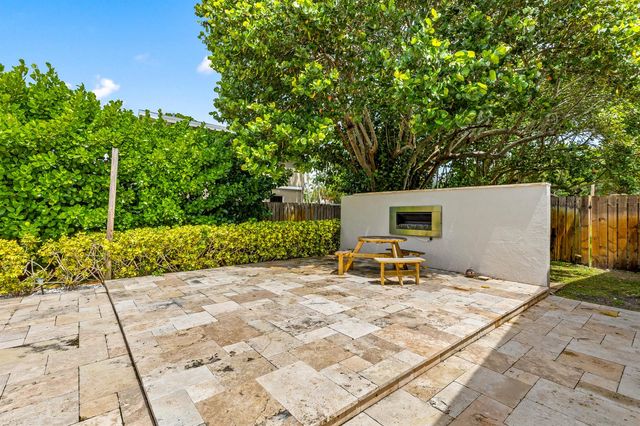 4610 Pinetree Drive, Delray Beach, FL 33445
