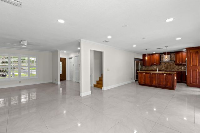 4610 Pinetree Drive, Delray Beach, FL 33445