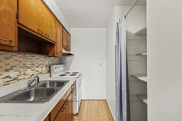 4501 S 6th St APT 76, Louisville, KY 40214
