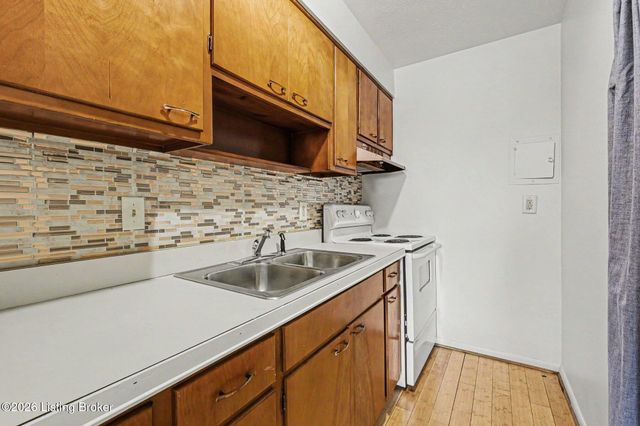 4501 S 6th St APT 76, Louisville, KY 40214