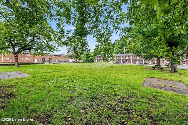 4501 S 6th St APT 76, Louisville, KY 40214