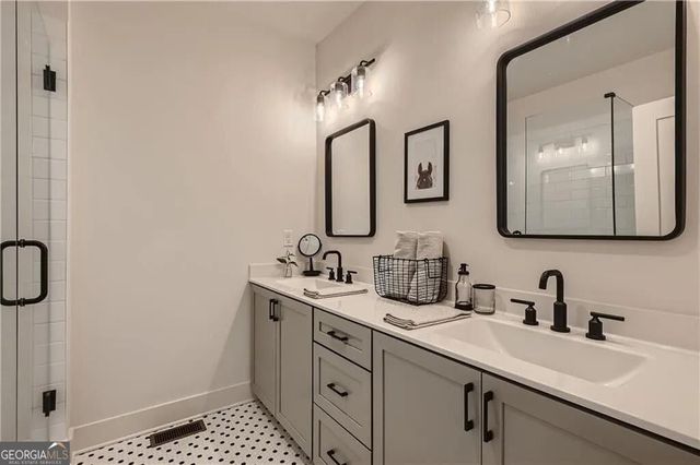 180 Chestnut Circle, Atlanta, GA 30342