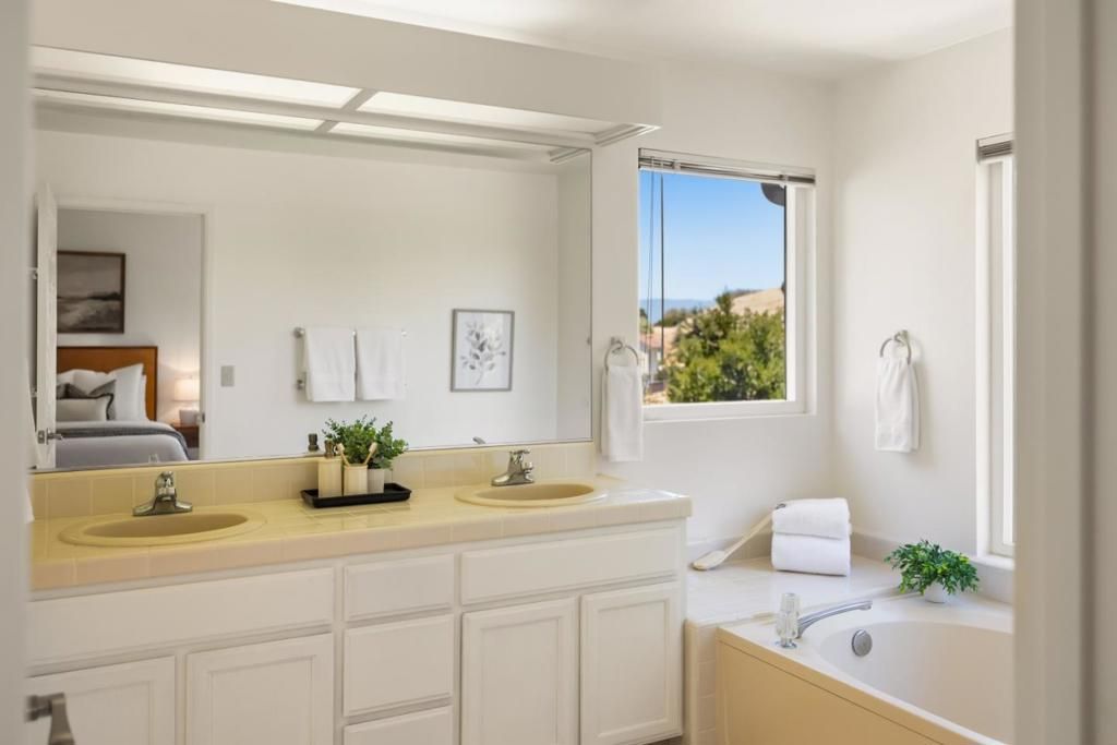 Image 11 of property listing at 21091 Old Ranch Court, Salinas, CA 93908
